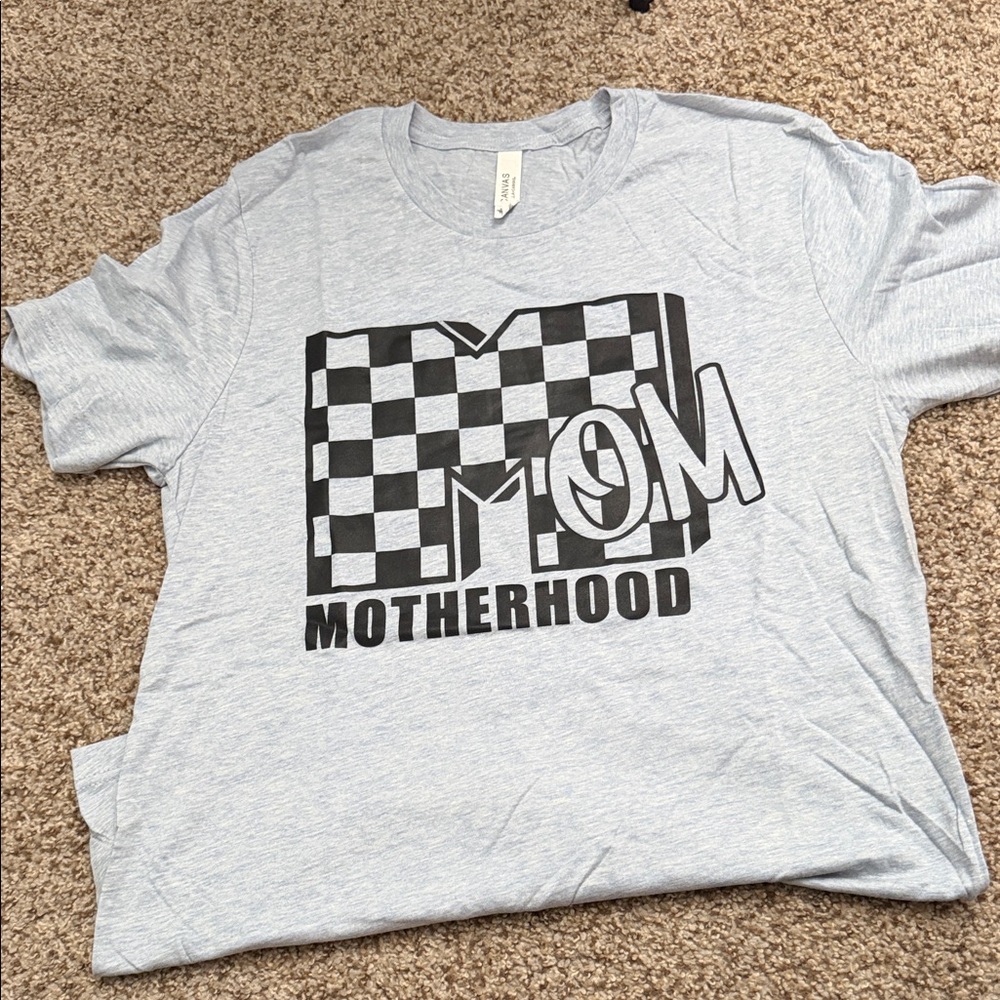 Bella Canvas Light Gray Graphic 'MOM' Tee